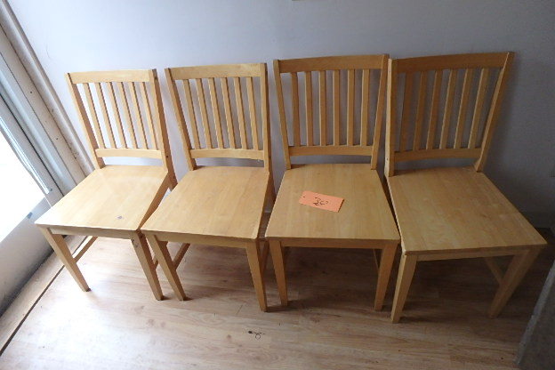 lot 30 image: 4 Oak Chairs