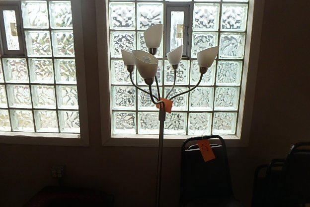 lot 34 image: Floor Lamp