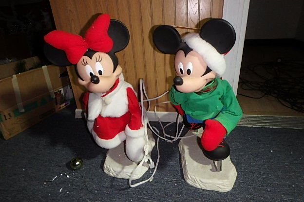 lot 39 image: Mickey, Minnie Skaters