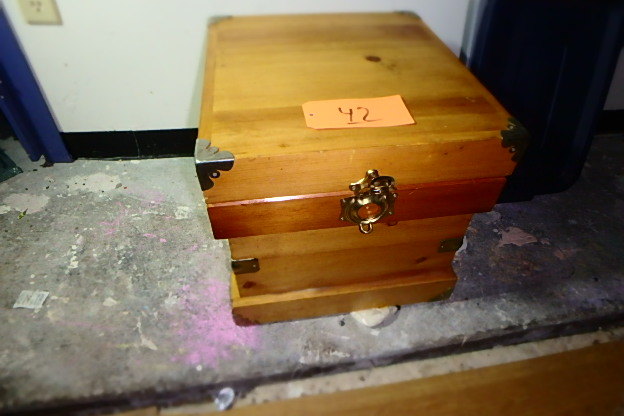 lot 42 image: Pine Box