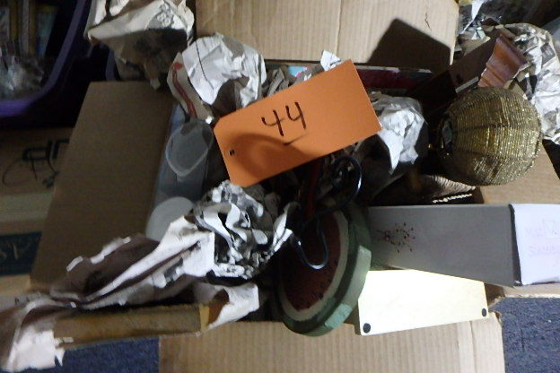 lot 44 image: Knick Knacks