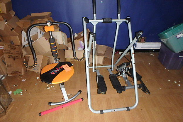 lot 52 image: 3 Pieces of Exercise Equipment