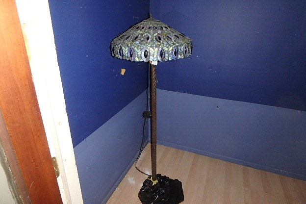 lot 54 image: Floor Light