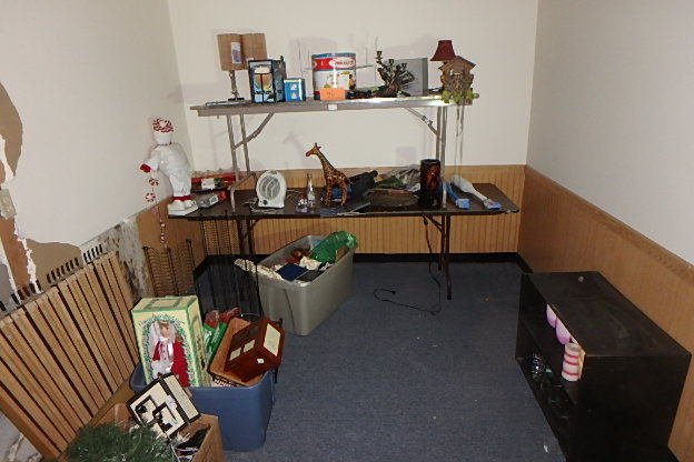 lot 43 image: 2 Folding Tables