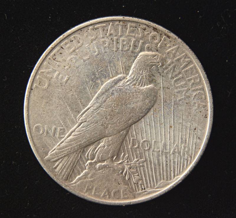 1927-D PEACE SILVER DOLLAR VF35
