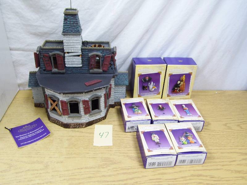 Hallmark The Mansion on Ravenwood Lane