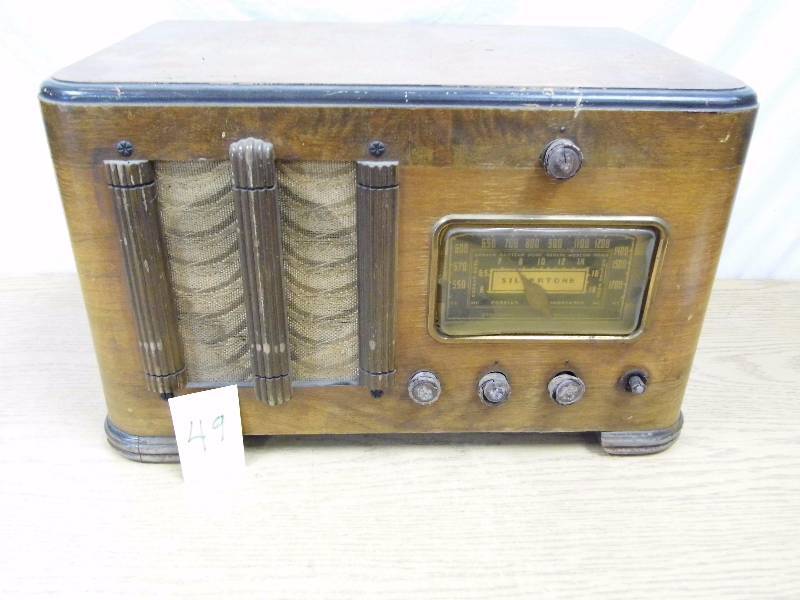 Silvertone Radio