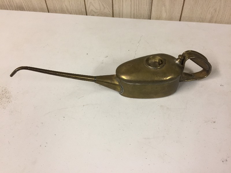 lot 5 image: Alladin Style Brass Oil Lamp Filler
