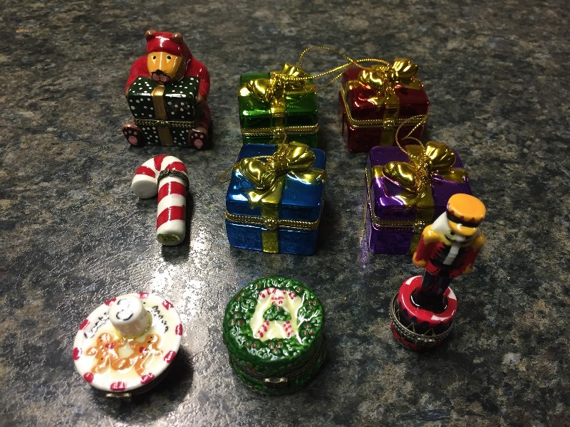 lot 16 image: 9 Hinged Trinket Boxes Holiday Theme