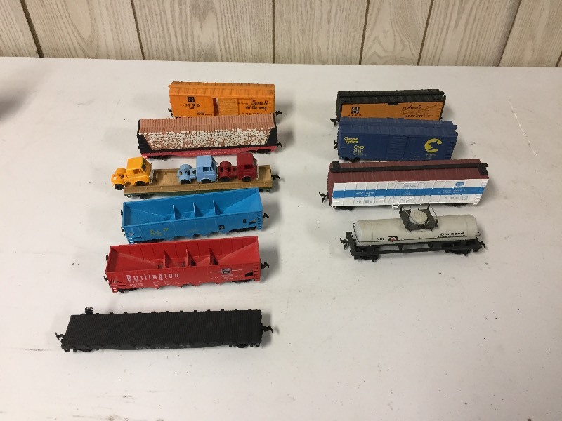lot 18 image: 10 Toy Train Cars