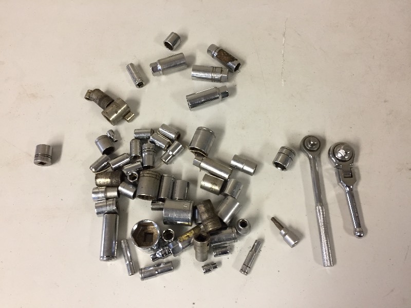 lot 20 image: 2 Rachets & 55 Sockets