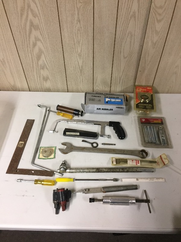 lot 40 image: Tools - Air Nibbler, S-K Wrench, Bits, Steering Wheel Puller, More