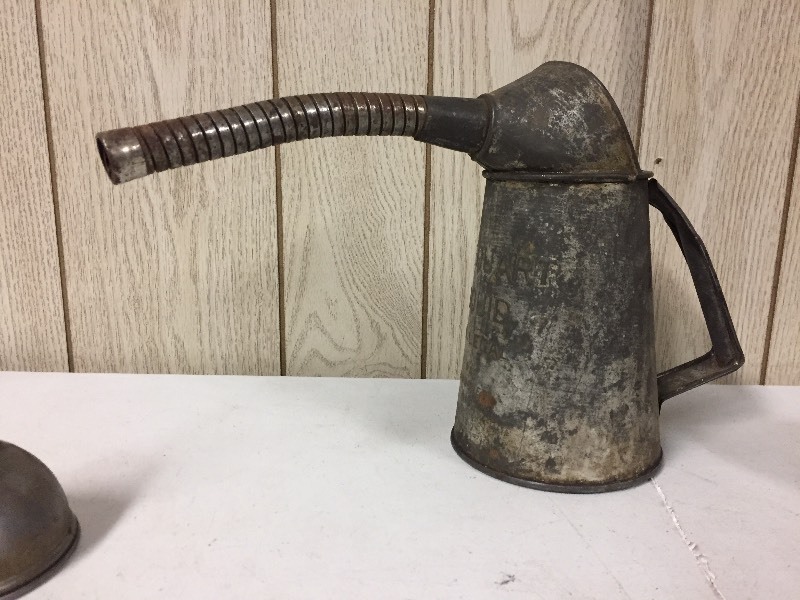 lot 42 image: Oil Cans - Eagle