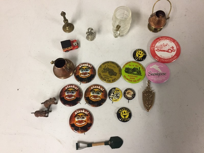 lot 44 image: Button & Miniatures Collection