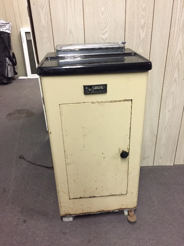 lot 8 image: Vintage CASTLE Sterlizer & Cabinet - Medical Tools