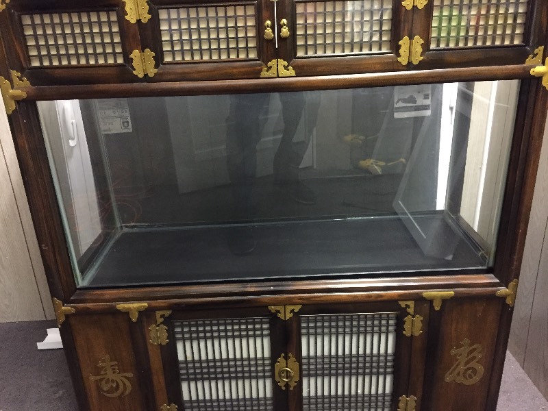 lot 9 image: Asian Style Aquarium & Cabinet