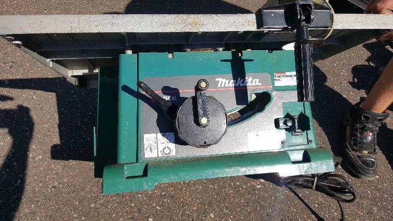 lot 5 image: Makita 2705 15 Amp 10 in. Benchtop Contractor Table Saw