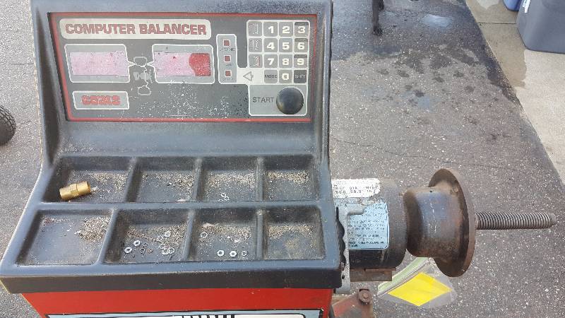 lot 13 image: Ammco  Coats 8112700 Computerized Wheel Balancer