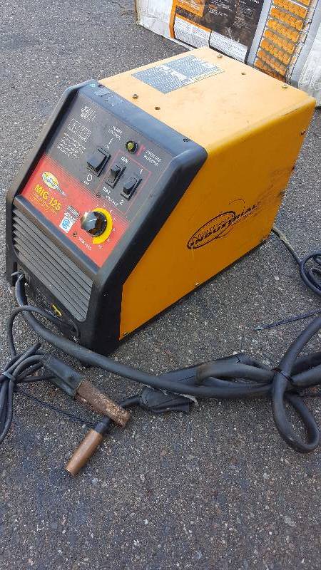 lot 22 image: Northern Industrial 125 115V Welder