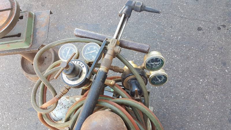 lot 24 image: Set of Craftsman torches with oxygen acetylene tanks