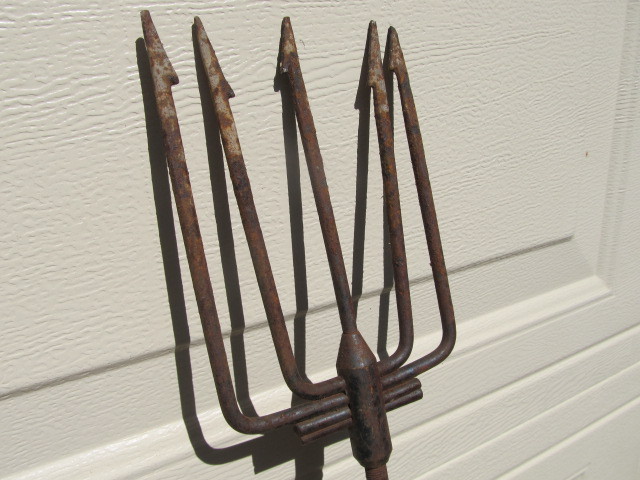 lot 345 image: Dark House Spear