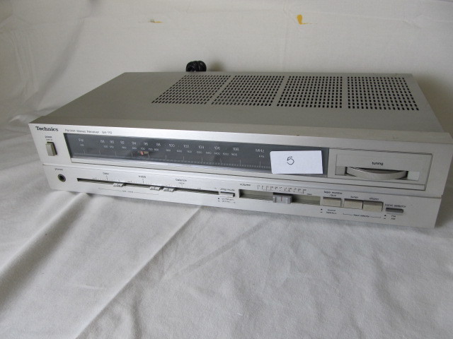 lot 5 image: Technics AMFM Receiver