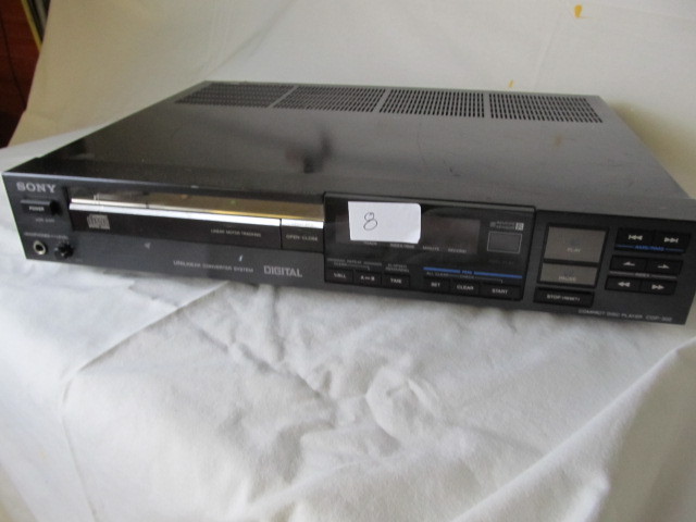 lot 8 image: Sony CD Player