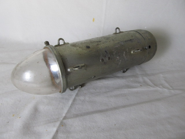 lot 44 image: Army Light