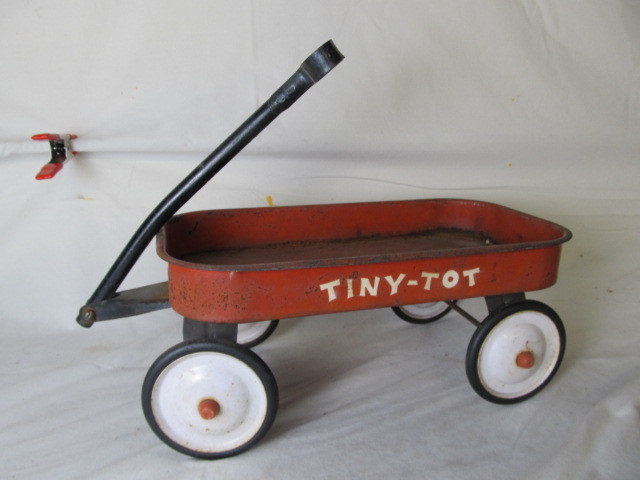 lot 36 image: Vintage Tiny Toy Wagon