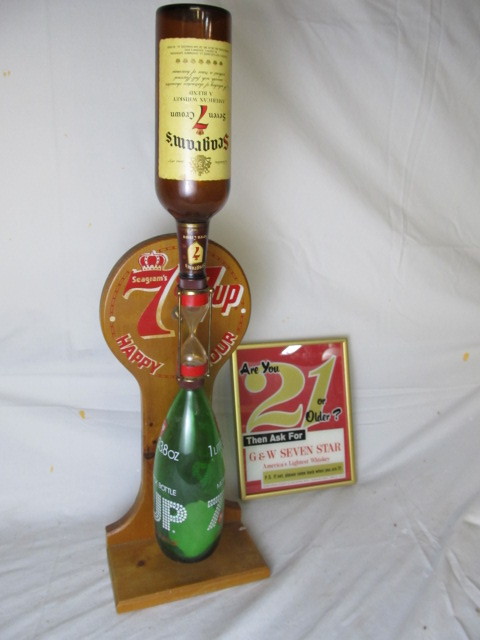 lot 65 image: Seagrams 7 Advertising Display & 21 Sign