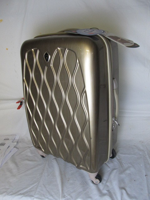 lot 79 image: Rolling Suitcase - New