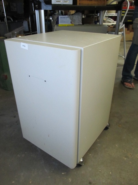 lot 100 image: Rolling Metal Storage Cabinet
