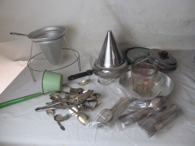 lot 118 image: Lot of Kitchen Items