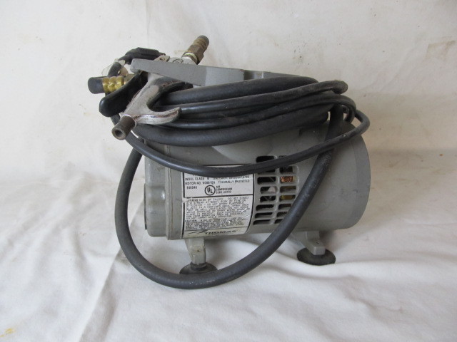 lot 119 image: Airbrush Compressor
