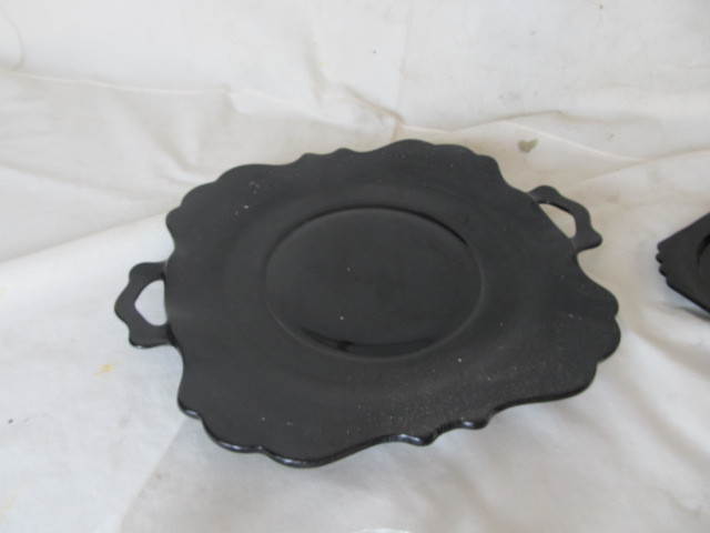lot 125 image: Lot of Serving Pieces