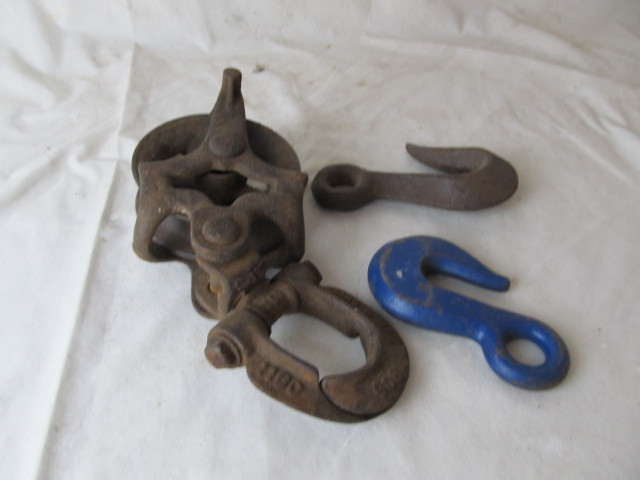 lot 135 image: Barn Pulley