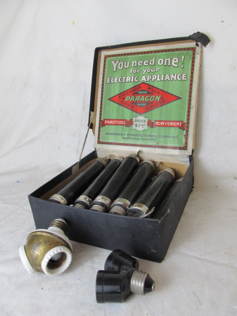 lot 170 image: Lot of Vintage Electric Sockets