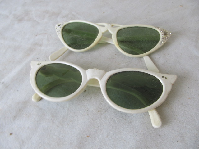 lot 171 image: Womens Vintage Sunglasses