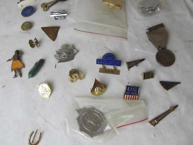 lot 194 image: Lot of Hat Pins