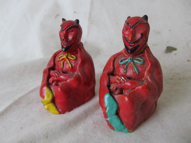 lot 196 image: Little Devils Salt & Pepper Shakers