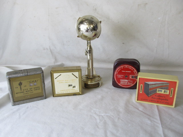 lot 208 image: Large Lot of Vintage Banks