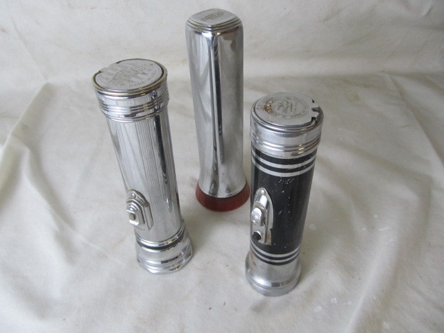 lot 225 image: Lot of 3 Vintage Flashlights