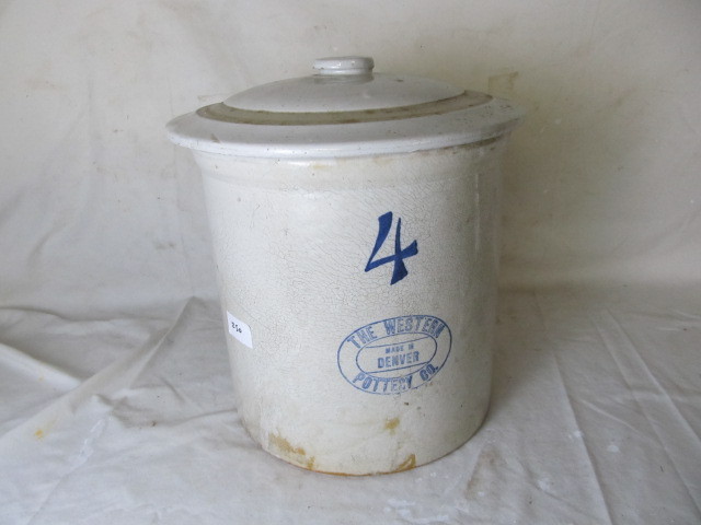 lot 250 image: 4 Gallon Crock w Cover