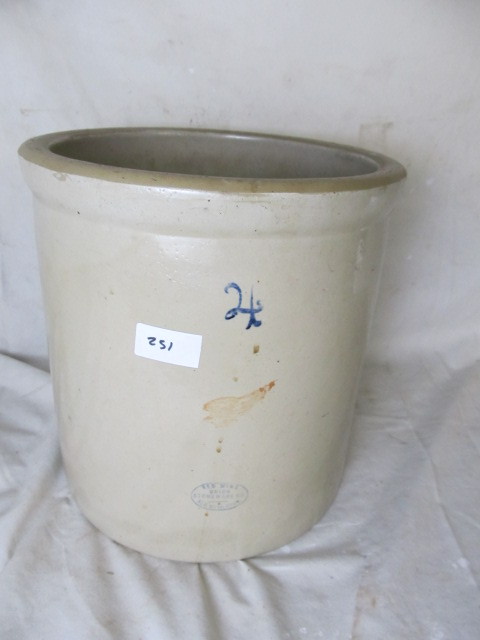 lot 251 image: 4 Gallon REDWING Small Wing Crock