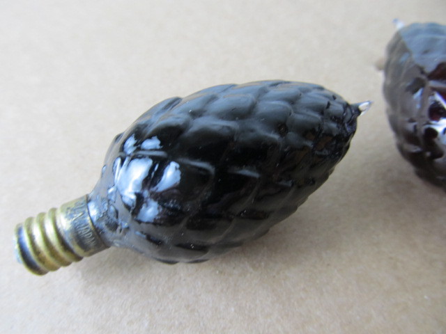 lot 260 image: Pinecone Christmas Bulbs