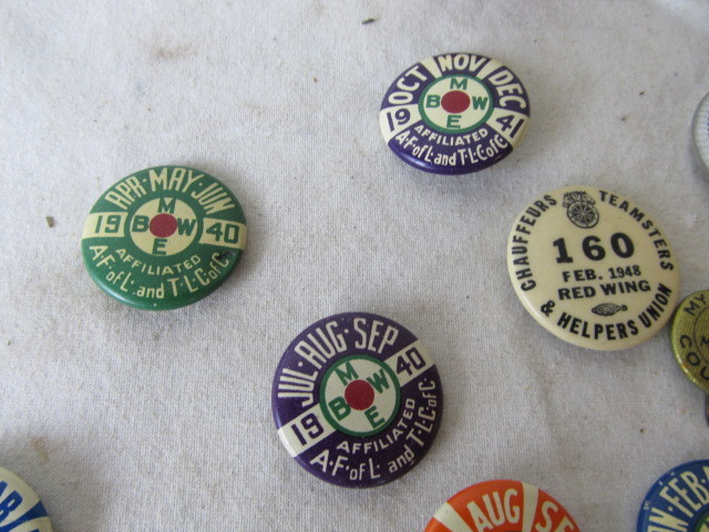 lot 265 image: Lot of Union Pins