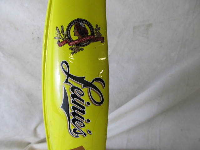 lot 282 image: Leinies Honey Weiss Tap Handle