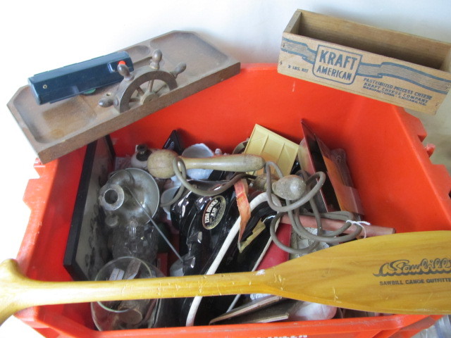 lot 338 image: Lot of Collectibles