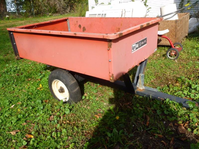 lot 4 image: Lawn And Garden Trailer