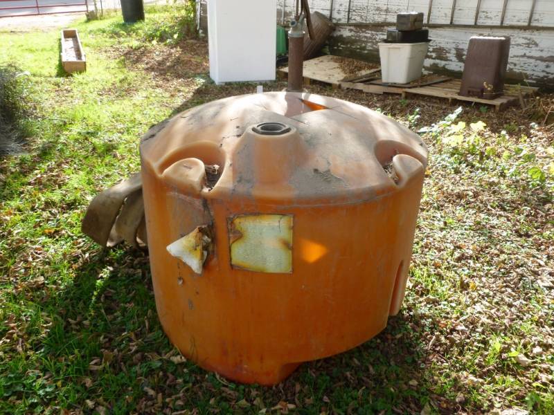 lot 11 image: Poly Farm Tank